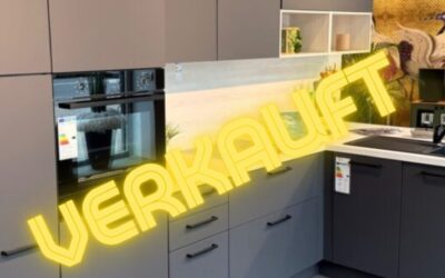 VERKAUFT | Nolte Einbauküche in Graphit mit Kiruna Birke inkl. NEFF Elektrogeräten.